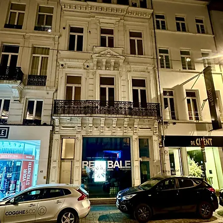 Luxury By Rikas Apartment *